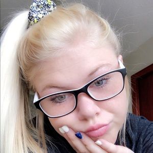 Meet your Posher, Izzy